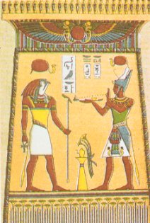 Les Egyptiens furent les 1er utilisateurs de parfum  travers leurs pratiques religieuses. On reconnat le bras  encens qui servait aux fimugations faites en hommage aux dieux.